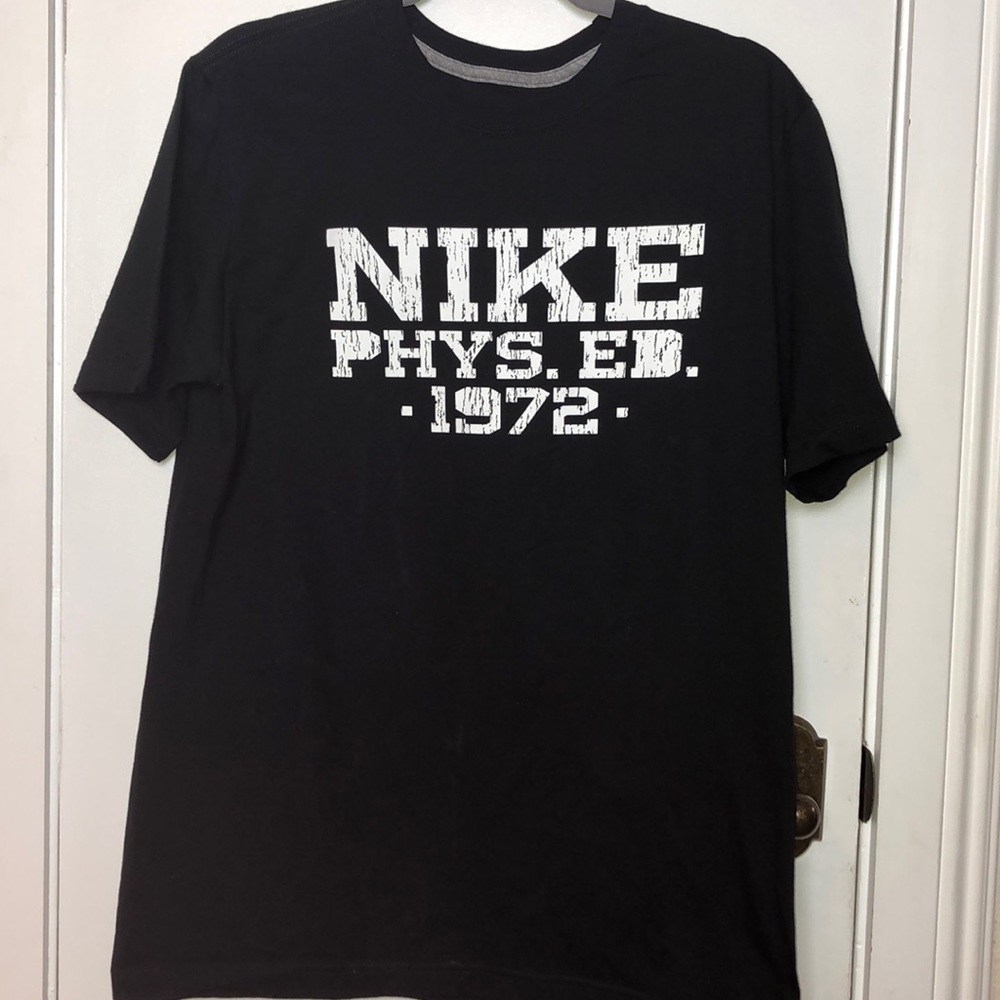 NWOT Nike black tee shirt size Med.